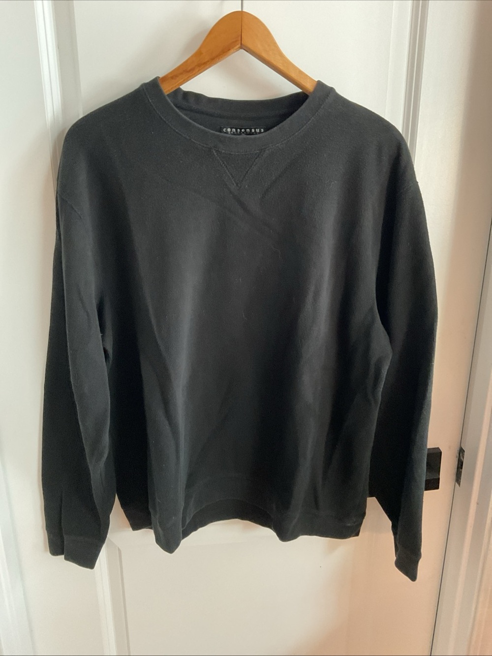 Consensus Sportswear - Casual Black Round Neck Sweater - Men’s Size X-Large